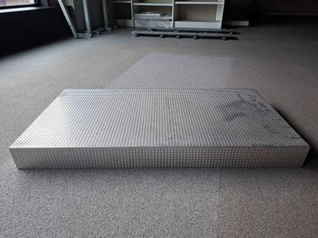 Practicabel - vloerelement - inox traanplaat (40 stuks TTL) beschikbaar voor biedingen