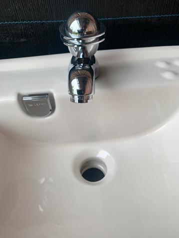 Wastafel met toebehoren nooit gebruikt nieuw staat  beschikbaar voor biedingen