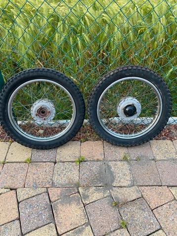 2 Achterwielen honda px beschikbaar voor biedingen