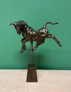 Antieke bronzen dansende stier, Antiek en Kunst, Ophalen, Brons