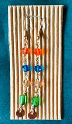 Te koop: Nieuw!! Mooie lange kleurrijke oorbelletjes., Bijoux, Sacs & Beauté, Boucles d'oreilles, Neuf, Enlèvement, Bleu, Pendantes