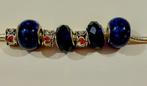 Zilverkleurige armband met blauwe kralen, Ophalen of Verzenden, Nieuw, Blauw, Met bedels of kralen