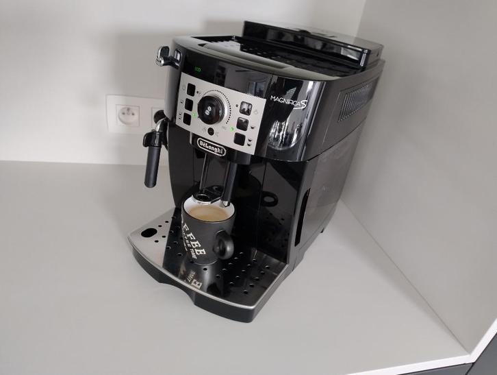 De'Longhi Magnifica ☕ ECAM 20.110.B Zwart ☕ NIEUW 🖤🖤🖤🖤🖤, Elektronische apparatuur, Koffiezetapparaten, Gemalen koffie, Koffiebonen