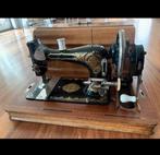 Vintage naaimachine met houten koffer en slot, Antiek en Kunst, Ophalen