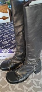 Lederen laarzen, Ophalen