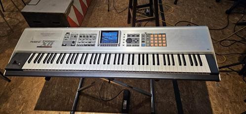 Roland Fantom X8, Muziek en Instrumenten, Synthesizers, Gebruikt, 88 toetsen, Roland, Met koffer of flightcase, Met midi-aansluiting