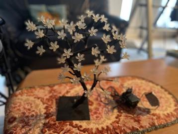 Heldere bloemen beschikbaar voor biedingen