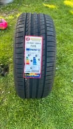 Nieuwe banden 4x 235/55R17, Ophalen, Band(en)