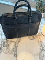 Briefcase Zegna, Ophalen