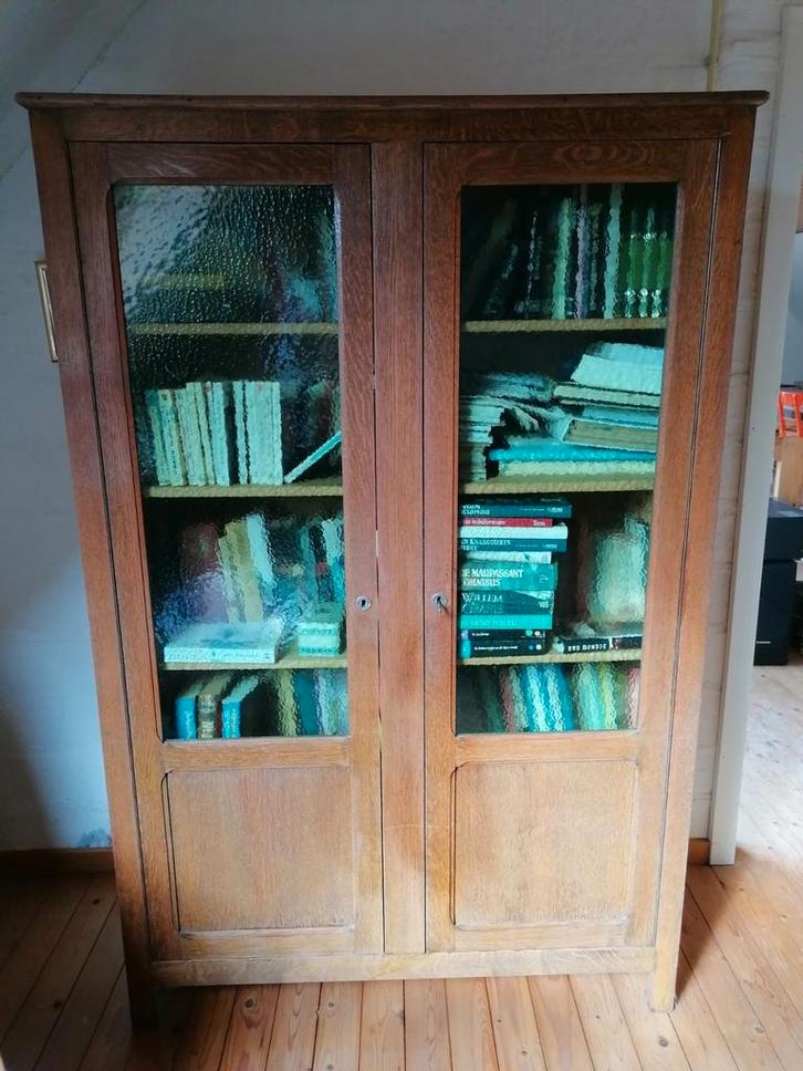 Jaren ’30 vitrinekast met originele gehamerde glasdeuren, Huis en Inrichting, Kasten | Vitrinekasten, Zo goed als nieuw, Ophalen