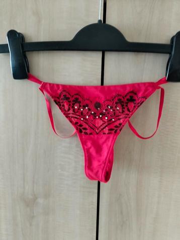 Dames string  beschikbaar voor biedingen