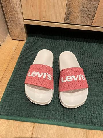 Slippers Levi’s Maat 37 beschikbaar voor biedingen