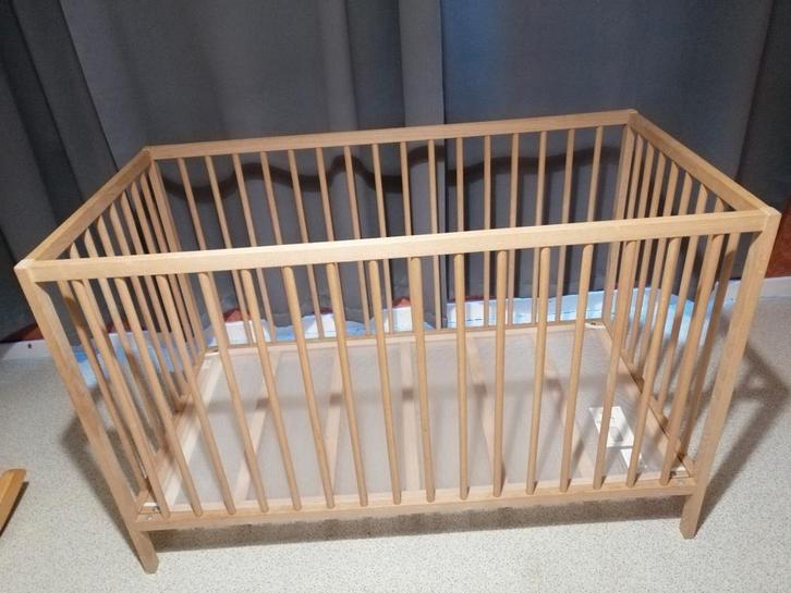 Bed en spullen voor babybed, Kinderen en Baby's, Babywiegjes en Ledikanten, Zo goed als nieuw, Ledikant, Ophalen