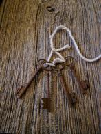 4 anciennes clefs rouillées, Antiek en Kunst, Antiek | Gereedschap en Instrumenten, Ophalen of Verzenden