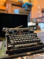 Ancienne machine à écrire peut-être pour la décoration., Divers, Machines à écrire, Enlèvement, Utilisé