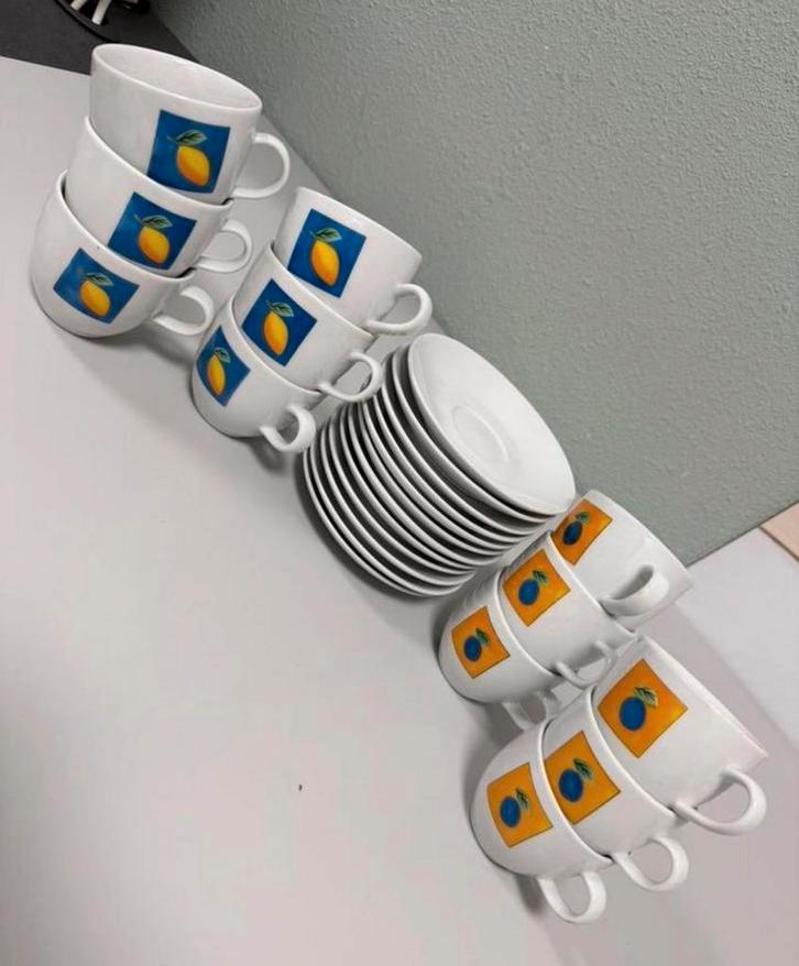 Vintage 12-delige kop & schotel kleurrijk retro fruitdesign, Huis en Inrichting, Keuken | Servies, Zo goed als nieuw, Kop(pen) en/of Schotel(s)