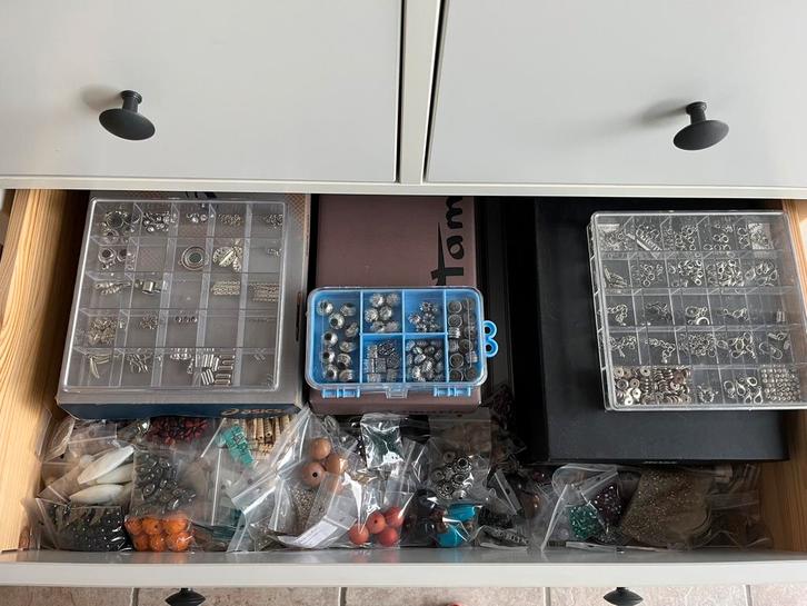 Groot lot parels en toebehoren, Elektronische apparatuur, Afzuigkappen, Zo goed als nieuw, Ophalen
