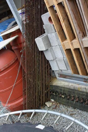 Ecarteurs en metal pour treillies beschikbaar voor biedingen