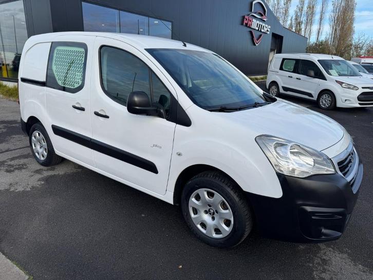 Peugeot Partner 1.6 bluehdi 3pl 29.000 km 1st eig ohboek, Auto's, Bestelwagens en Lichte vracht, Bedrijf, Te koop, ABS, Airbags