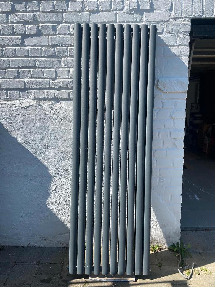 Radiateur à colonne verticale - 2 pièces - jamais utilisé, Bricolage & Construction, Chauffage & Radiateurs, Neuf, Radiateur, 800 watts ou plus