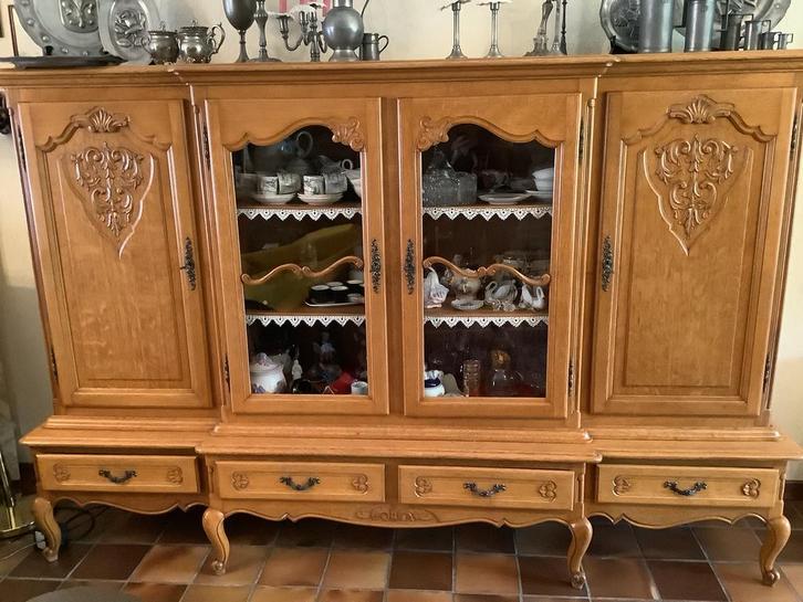 Eiken eetkamer: tafel, stoelen, lage kast en vitrinekast, Huis en Inrichting, Complete eetkamers, Gebruikt, 4 tot 6 stoelen, Ophalen