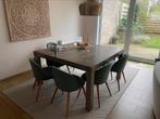 Belle table carrée en bois, lourde, de bonne qualité, Maison & Meubles, Tables | Tables à manger, Utilisé, Enlèvement ou Envoi