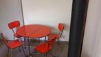 Oranje-rood. Vintage. Opklapbare tafel. 4 stoelen., Ophalen