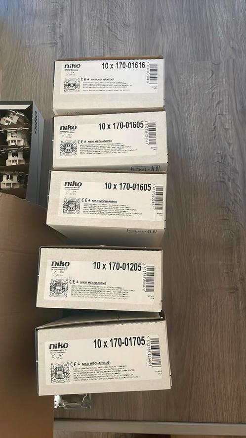 Niko stopcontacten en schakelaars, Doe-het-zelf en Bouw, Elektriciteit en Kabels, Nieuw, Schakelaar, Ophalen