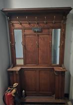 Porte-manteaux avec miroirs, Enlèvement