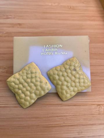 Nieuwe oorbellen reeks pastel kleuren type vierkant beschikbaar voor biedingen