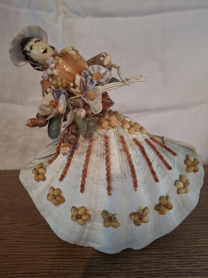Vintage damesbeeldje gemaakt uit schelpen – handgemaakt, Antiek en Kunst, Kunst | Beelden en Houtsnijwerken, Ophalen