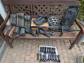 Lot pièces vélo Guidon Potences Pneus Casque, Selles beschikbaar voor biedingen