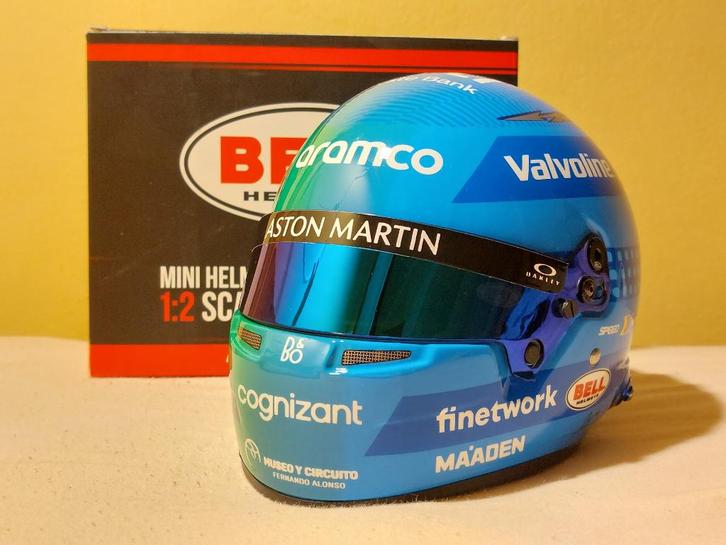 Casque Fernando Alonso Aston Martin F1 GP Las Vegas 2024 1:2, Collections, Marques automobiles, Motos & Formules 1, Neuf, ForTwo