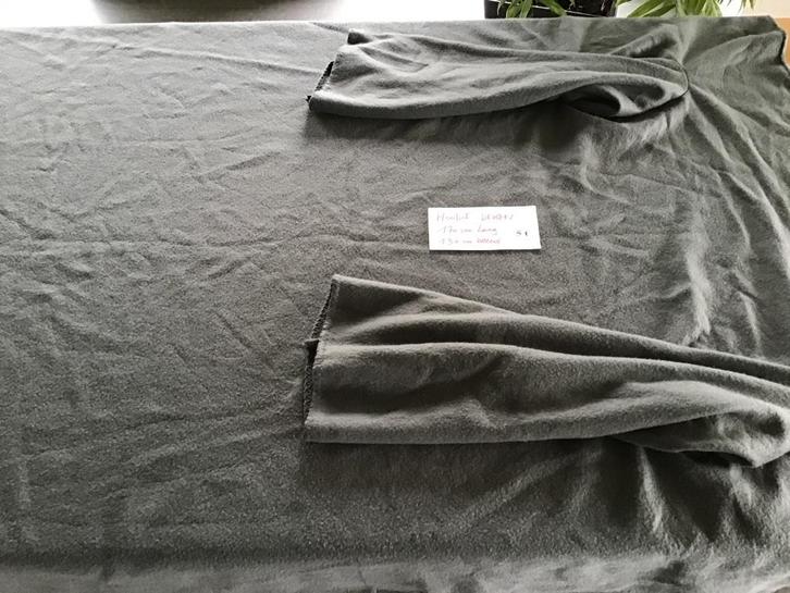 hoodie deken van 170 cm lang voor slechts 5 euro, Huis en Inrichting, Woonaccessoires | Plaids en Woondekens, Ophalen of Verzenden