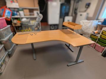 Bureautafel  beschikbaar voor biedingen