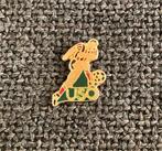 PIN - USO - FOOTBALL - VOETBAL, Collections, Envoi, Utilisé, Sport, Insigne ou Pin's