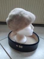 Chapeau en fourrure, Enlèvement