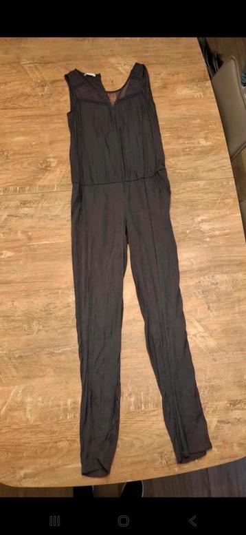Jumpsuit beschikbaar voor biedingen