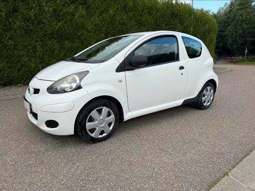 Toyota Aygo 1.0 Vvt-i, Auto's, Toyota, Particulier, Aygo, Benzine, Euro 5, Coupé, 3 deurs, Handgeschakeld, Wit, Zwart, Stof, Voorwielaandrijving