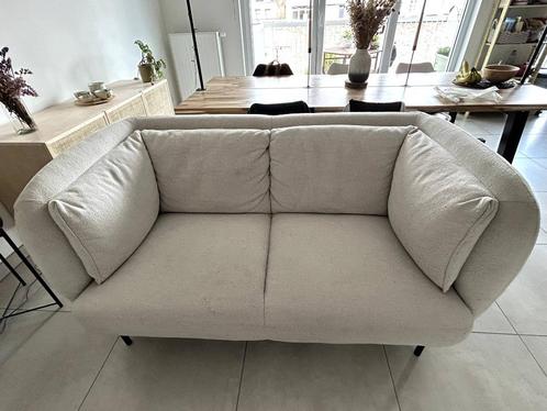 Canapé 2 places moderne en tissu beige, Huis en Inrichting, Zetels | Zetels, Zo goed als nieuw, Rechte bank, Tweepersoons, 150 tot 200 cm