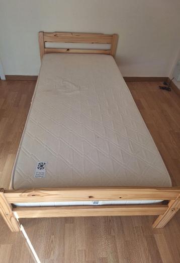 1 persoons bed met matras beschikbaar voor biedingen