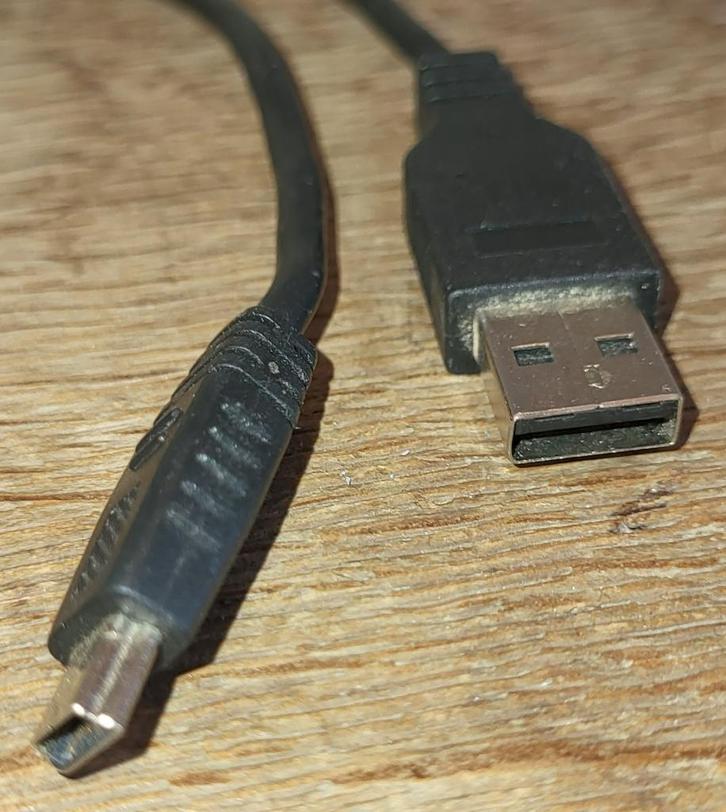 Actuone E124936-d cable USB-A/mini USB-B 130mm, Télécoms, Téléphonie mobile | Accessoires & Pièces, Comme neuf, Fil ou câble, Enlèvement ou Envoi