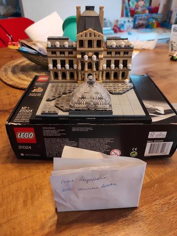 Lego architecture set 21024 louvre