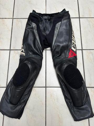 Dainese leren motorbroek maat 46 disponible aux enchères