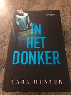 Cara Hunter: in het donker, Livres, Comme neuf, Enlèvement ou Envoi