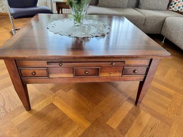 Grote 1 meter vierkant teak salontafel met 6 laden. beschikbaar voor biedingen