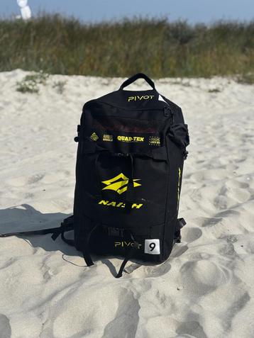 Naish Pivot 2025 – 9m (burgundy/rood) – zo goed als nieuw beschikbaar voor biedingen