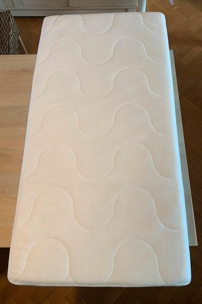 Matelas pour lit bébé - Ikea - modèle Krummelur, Maison & Meubles, Chambre à coucher | Matelas & Sommiers, Comme neuf, Matelas