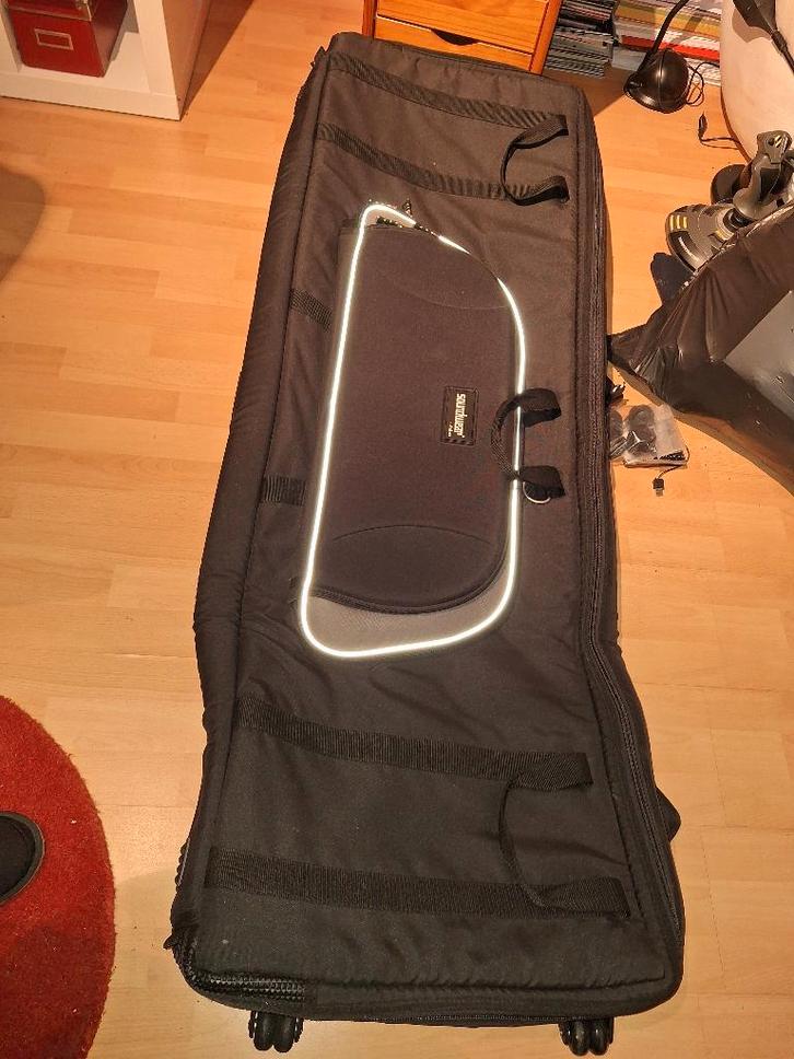 Volledige installatie van de synth, Muziek en Instrumenten, Synthesizers, Zo goed als nieuw, 88 toetsen, Roland, Met koffer of flightcase