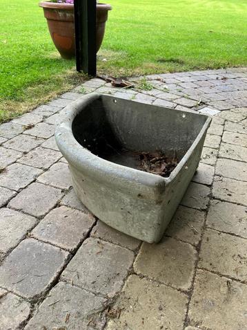 Voederbakken, Mise à l'étable, 4 chevaux ou poneys ou plus